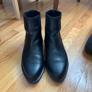 Dr. Martens Zillow Boot